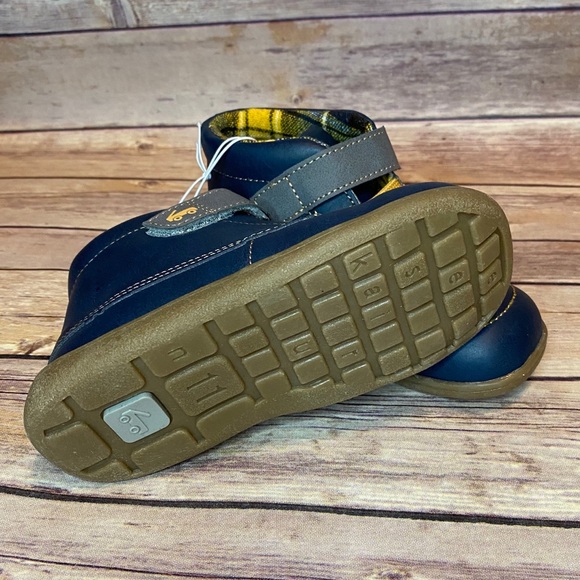 NWT Boys Winter Boots - Picture 3 of 3